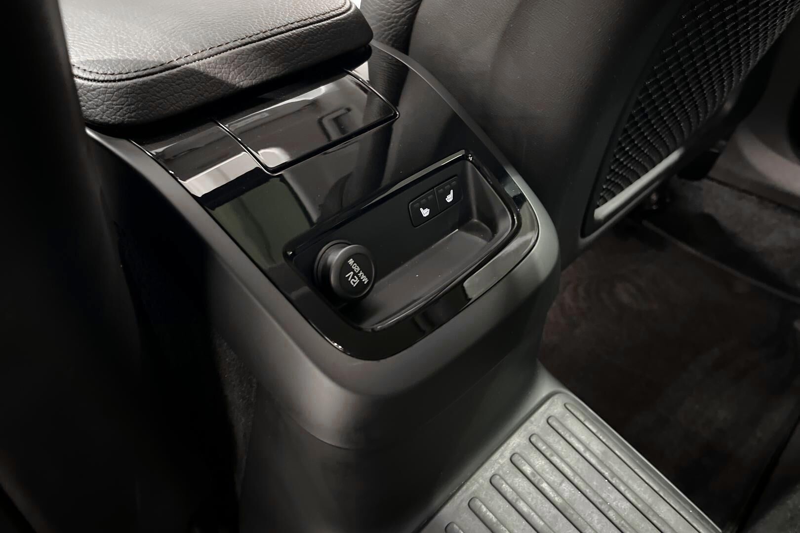Volvo S90 iso kuva 32