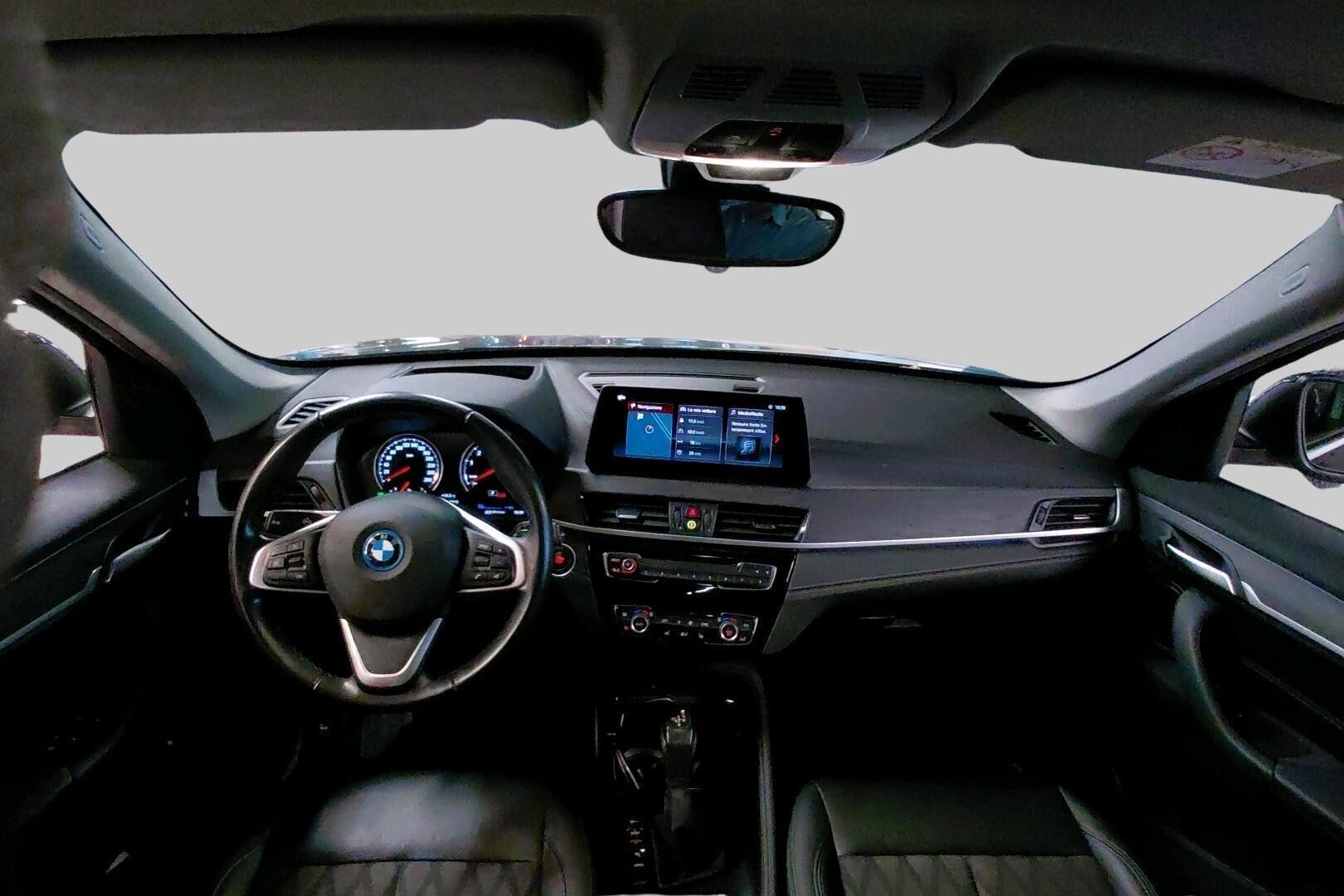 BMW X1 iso kuva 1