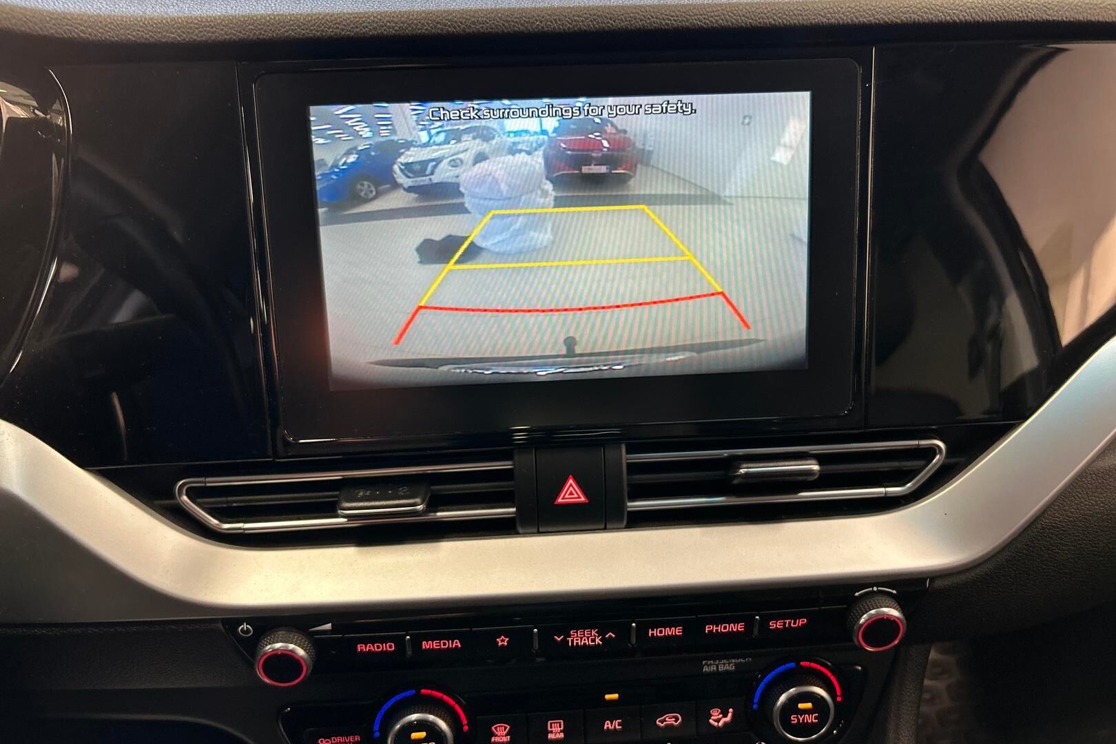 Kia Niro iso kuva 28