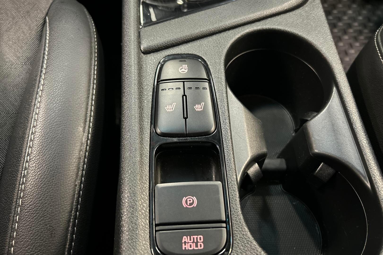 Kia Niro iso kuva 19