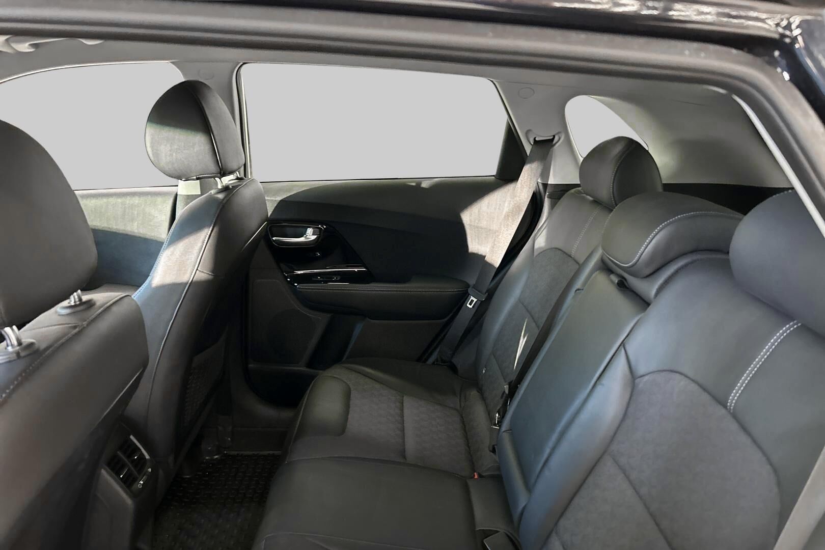 Kia Niro iso kuva 9