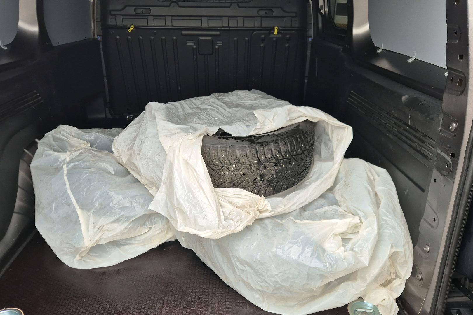 Opel Combo iso kuva 10