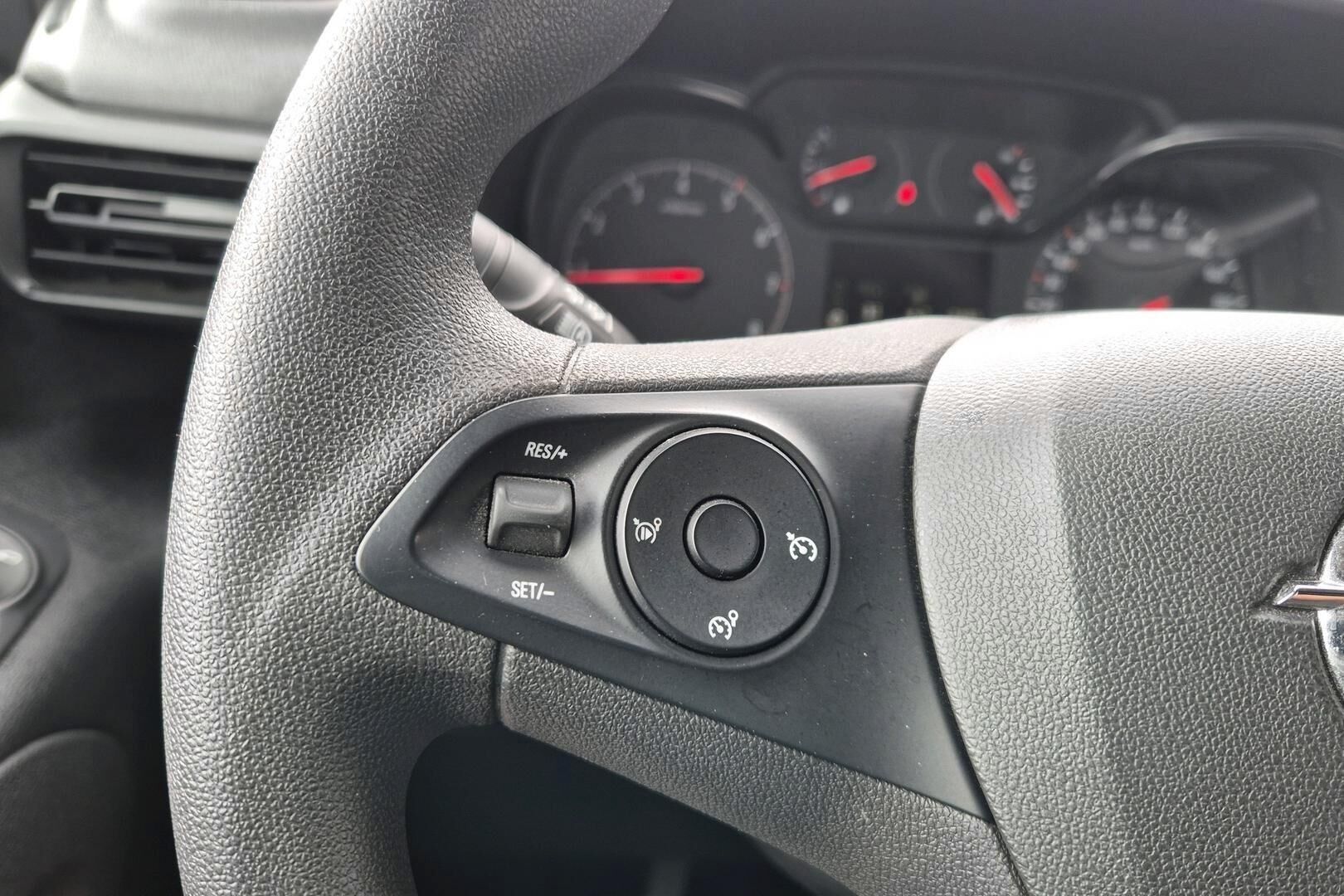 Opel Combo iso kuva 16