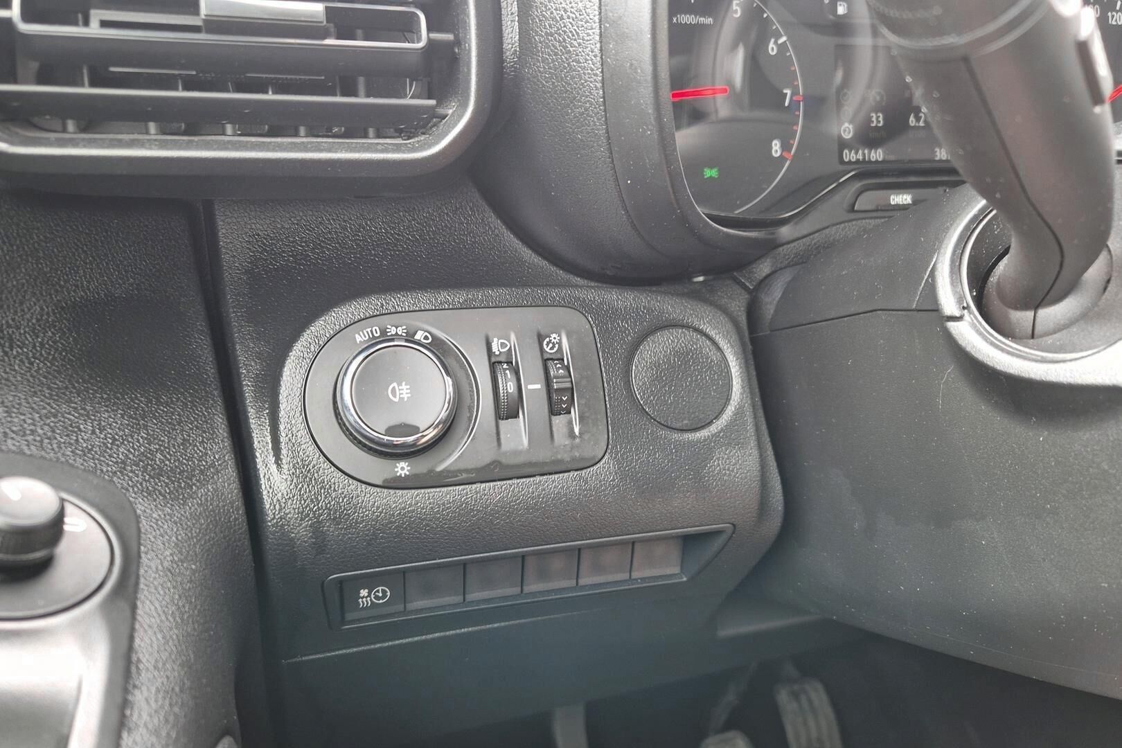 Opel Combo iso kuva 18