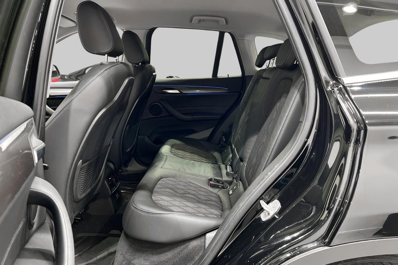 BMW X1 iso kuva 6