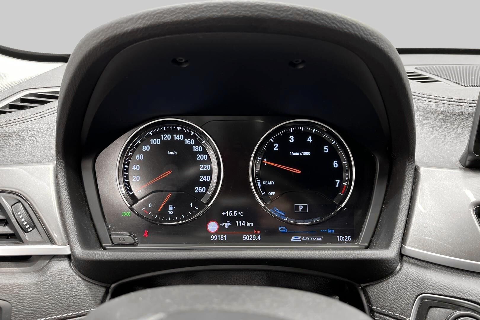 BMW X1 iso kuva 10