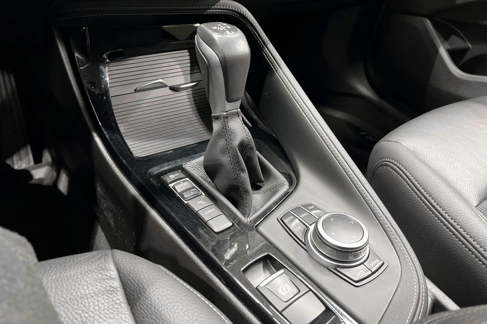 BMW X1 iso kuva 16