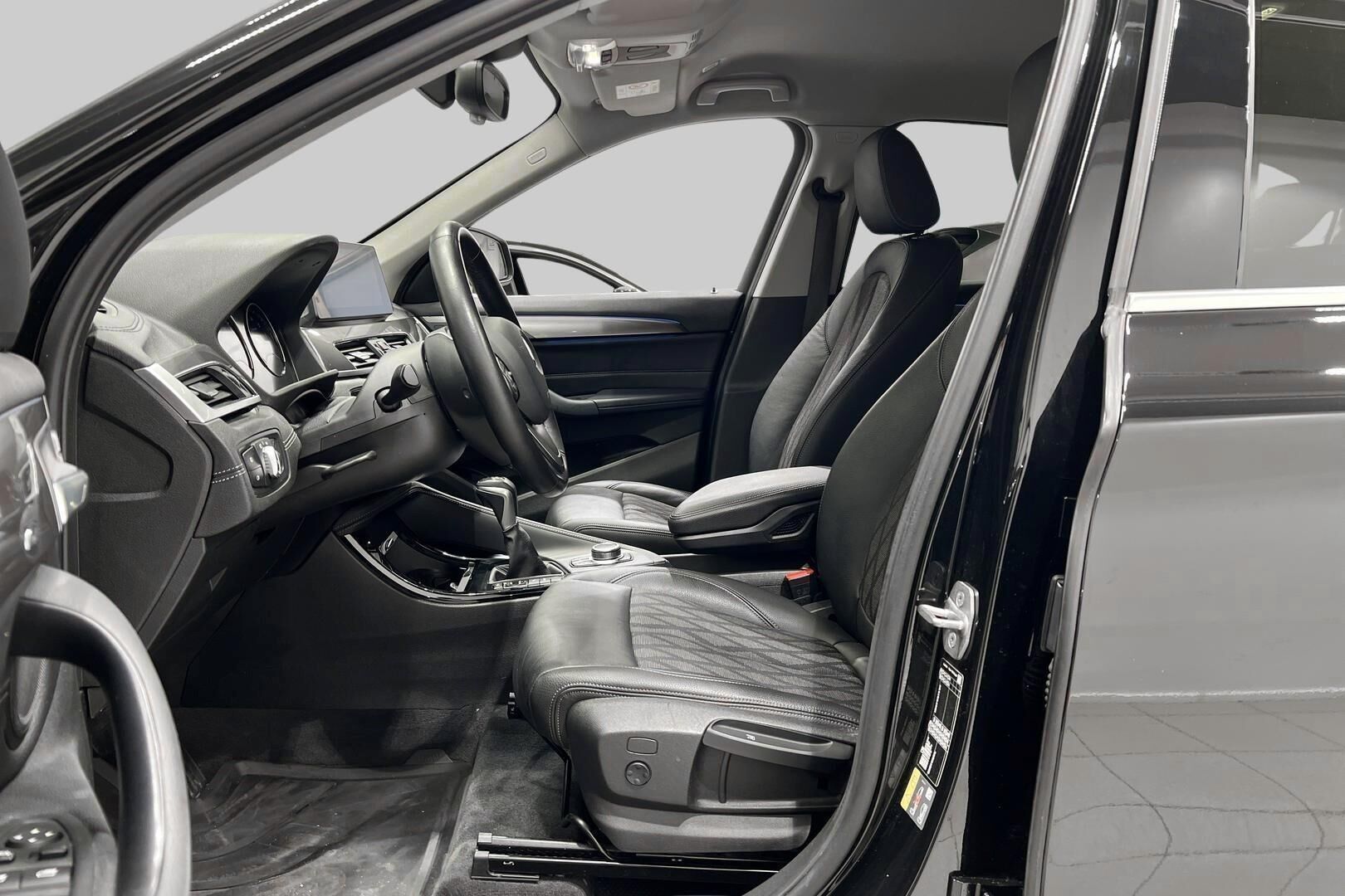 BMW X1 iso kuva 5