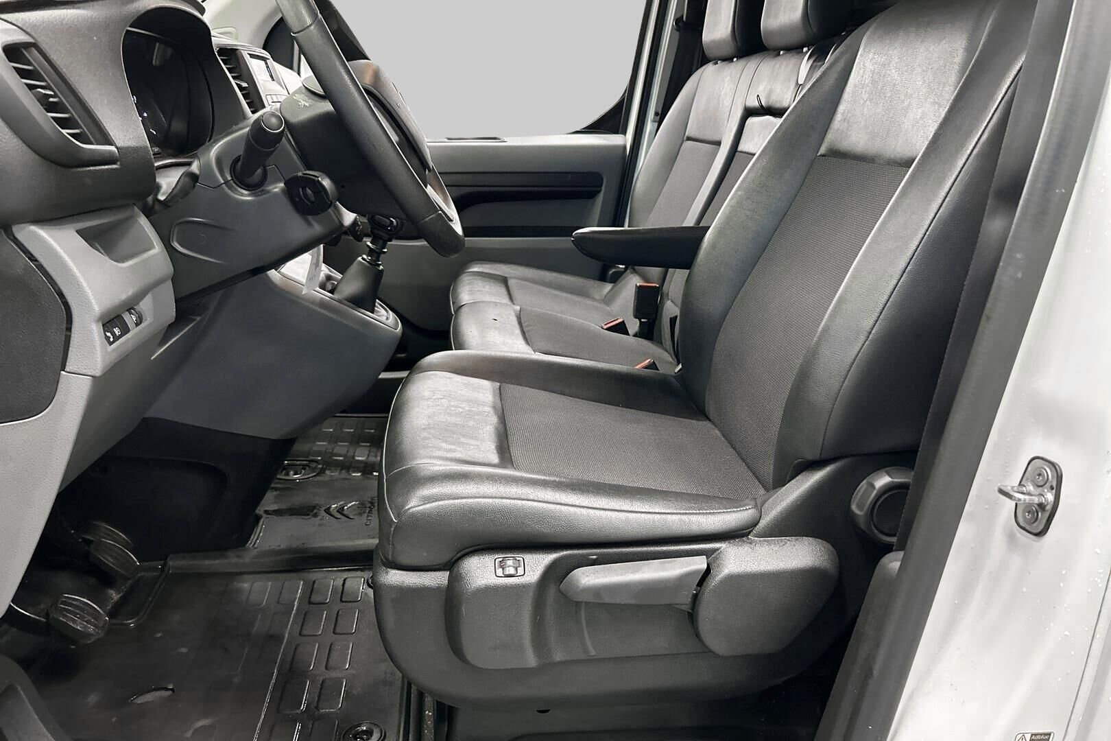 Citroen Jumpy iso kuva 19