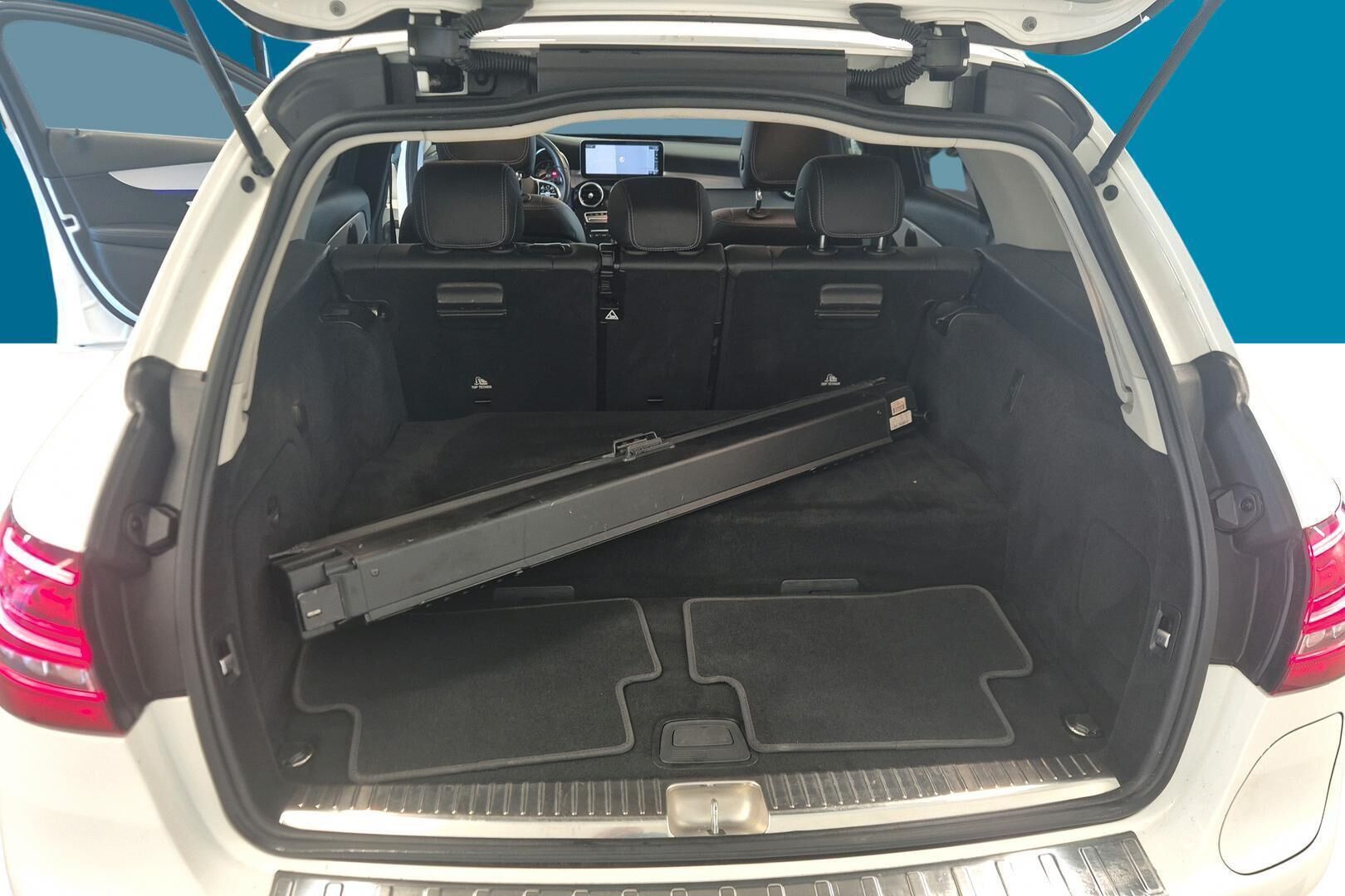 Mercedes-Benz C iso kuva 10