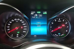 Mercedes-Benz C esikatselu 12