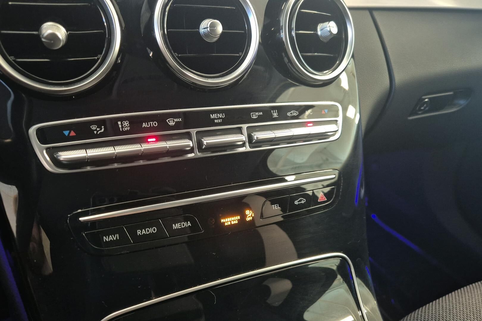 Mercedes-Benz C iso kuva 13