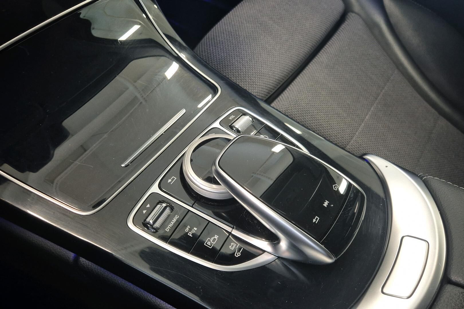 Mercedes-Benz C iso kuva 14
