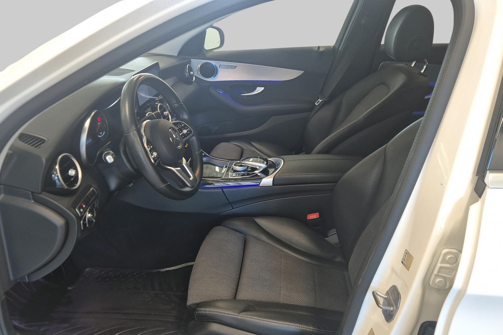 Mercedes-Benz C iso kuva 7