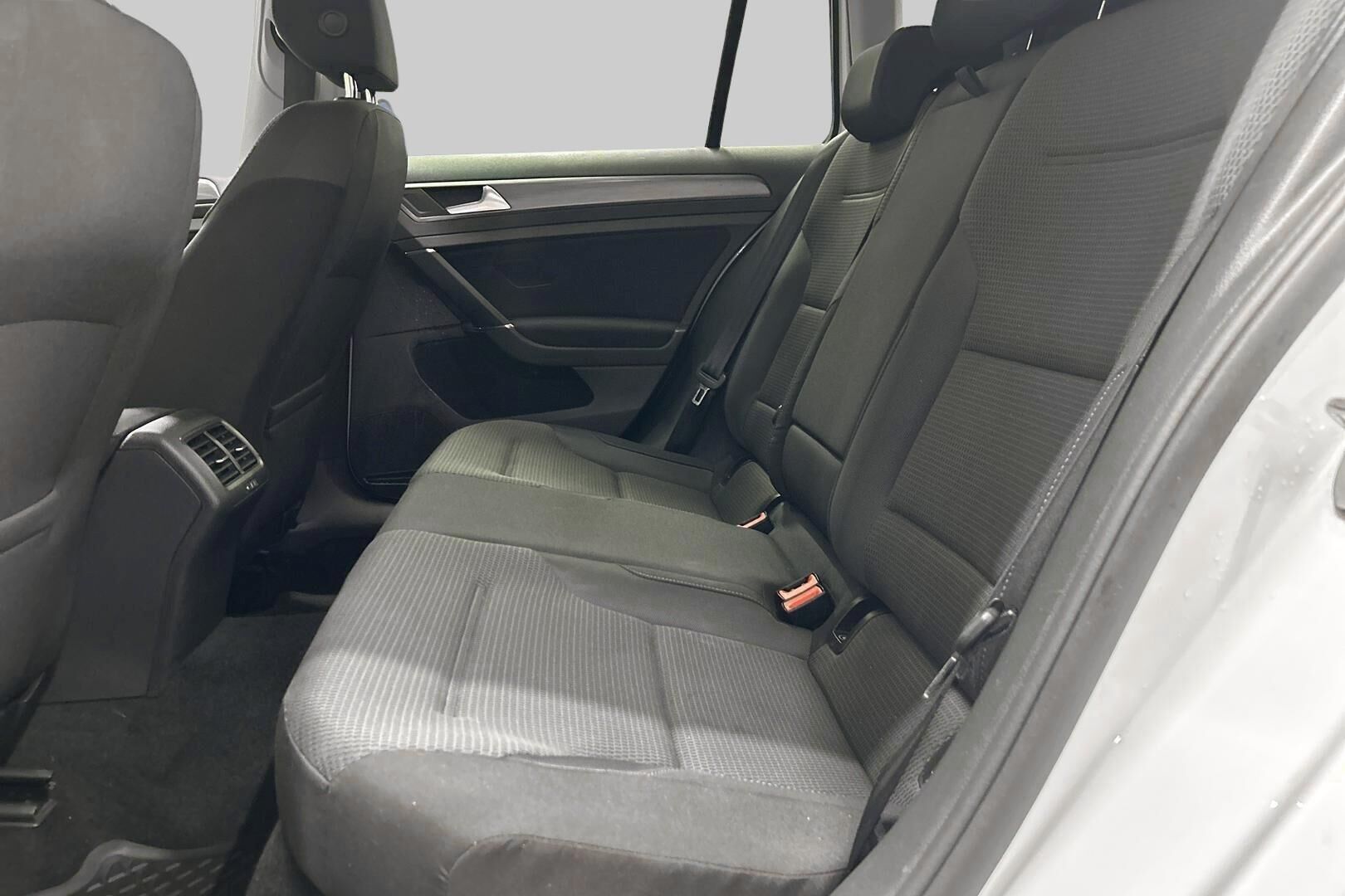 Volkswagen Golf iso kuva 6