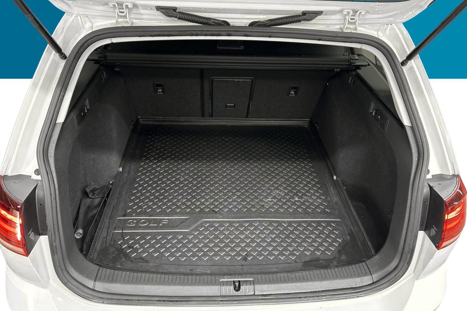Volkswagen Golf iso kuva 8