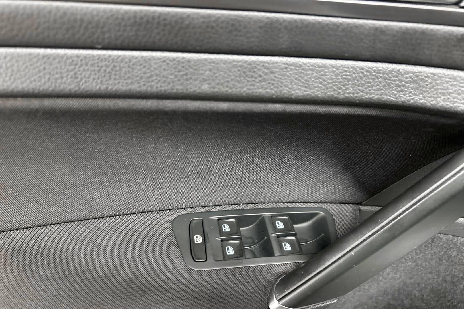 Volkswagen Golf iso kuva 21