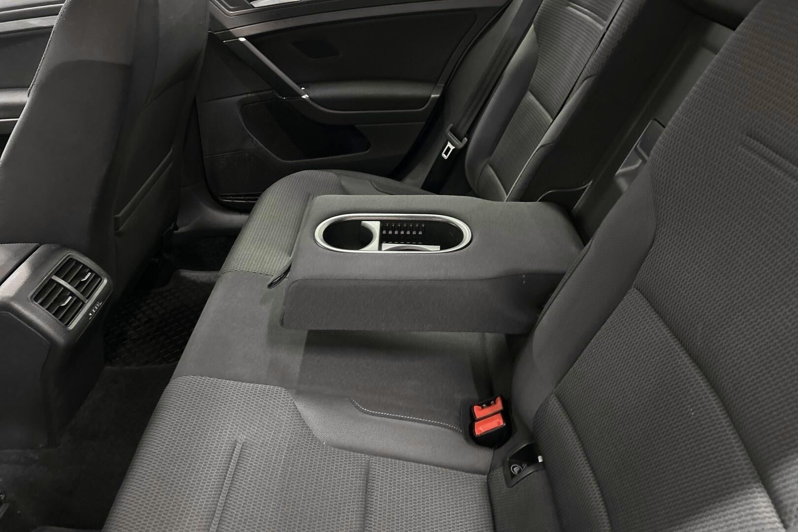 Volkswagen Golf iso kuva 22