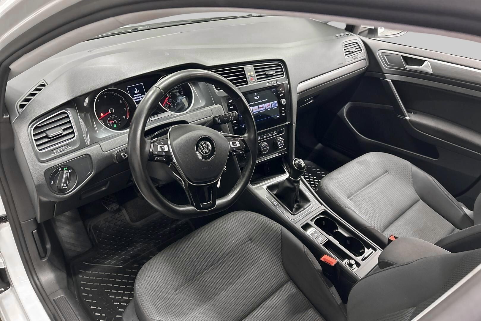 Volkswagen Golf iso kuva 29