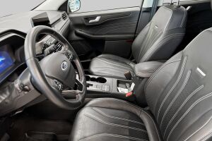 Ford Kuga esikatselu 8