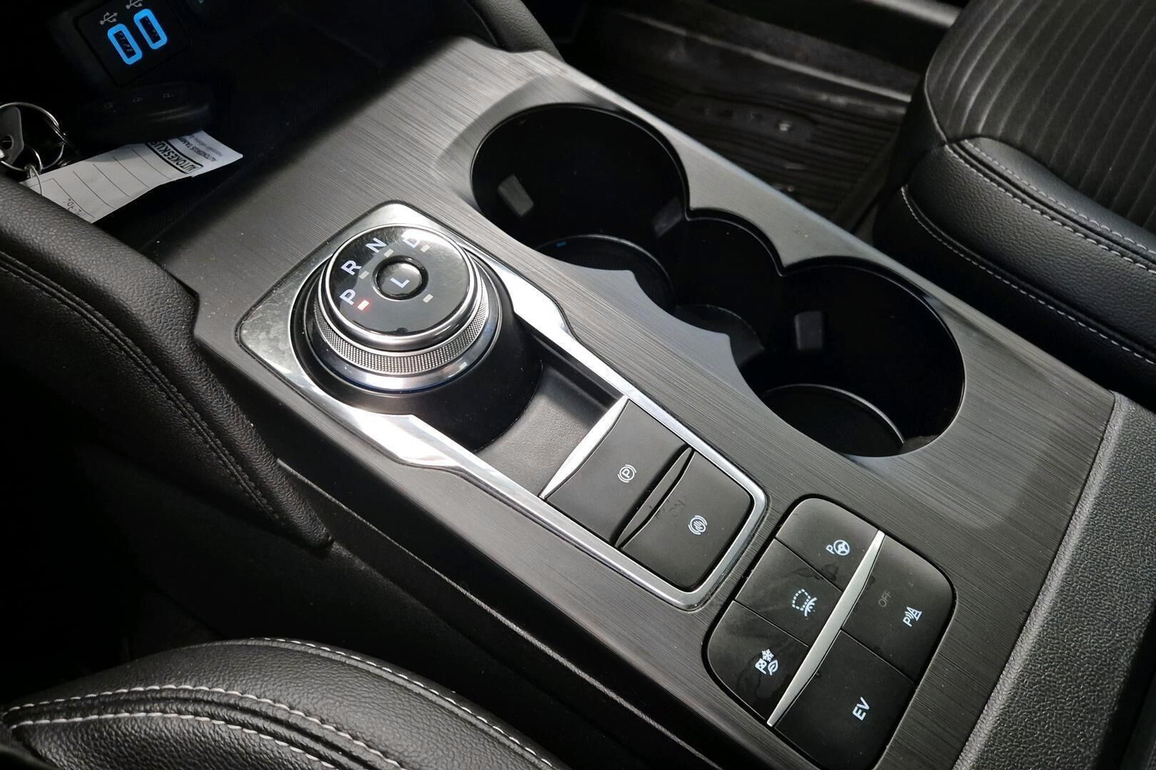 Ford Kuga iso kuva 18