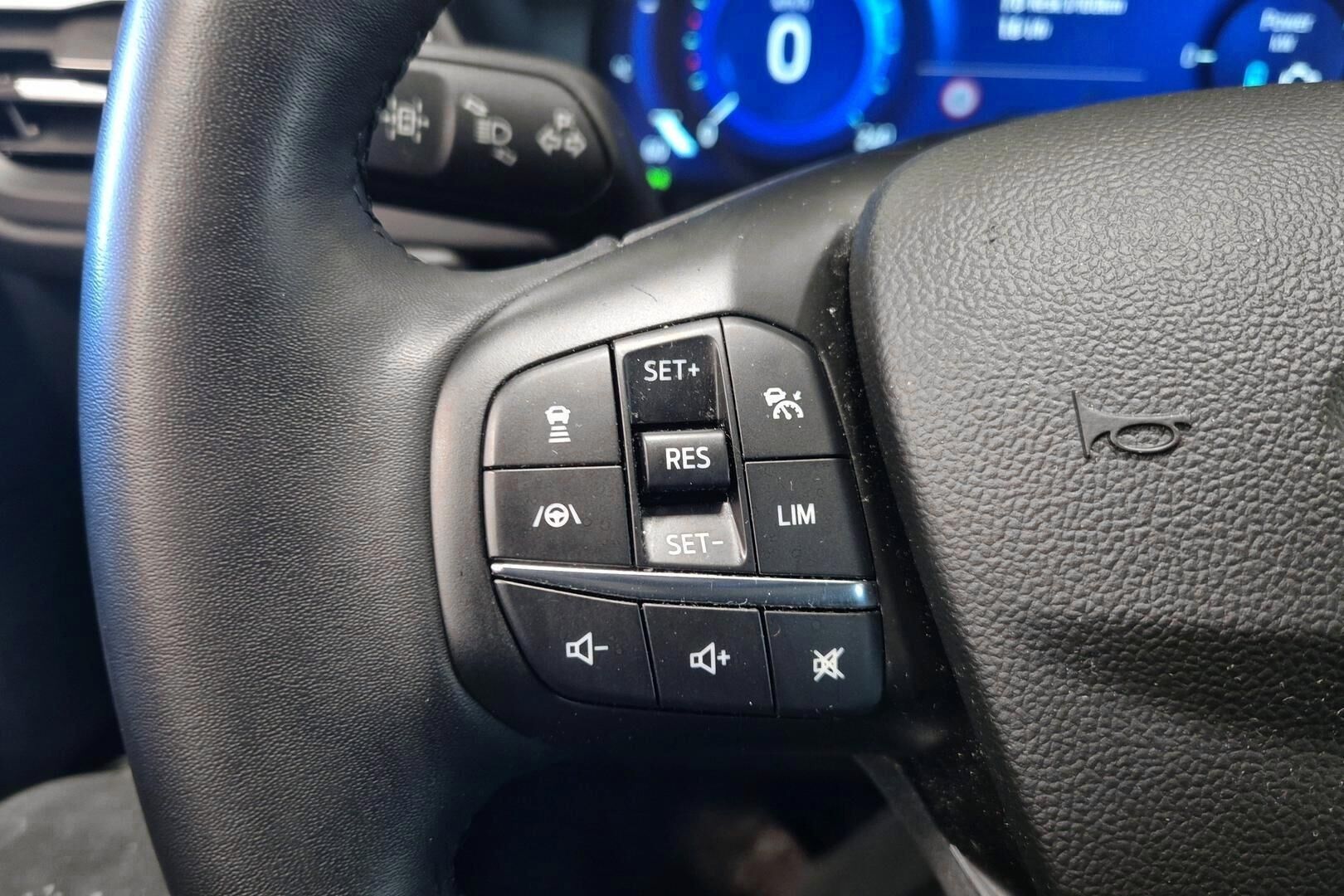 Ford Kuga iso kuva 20