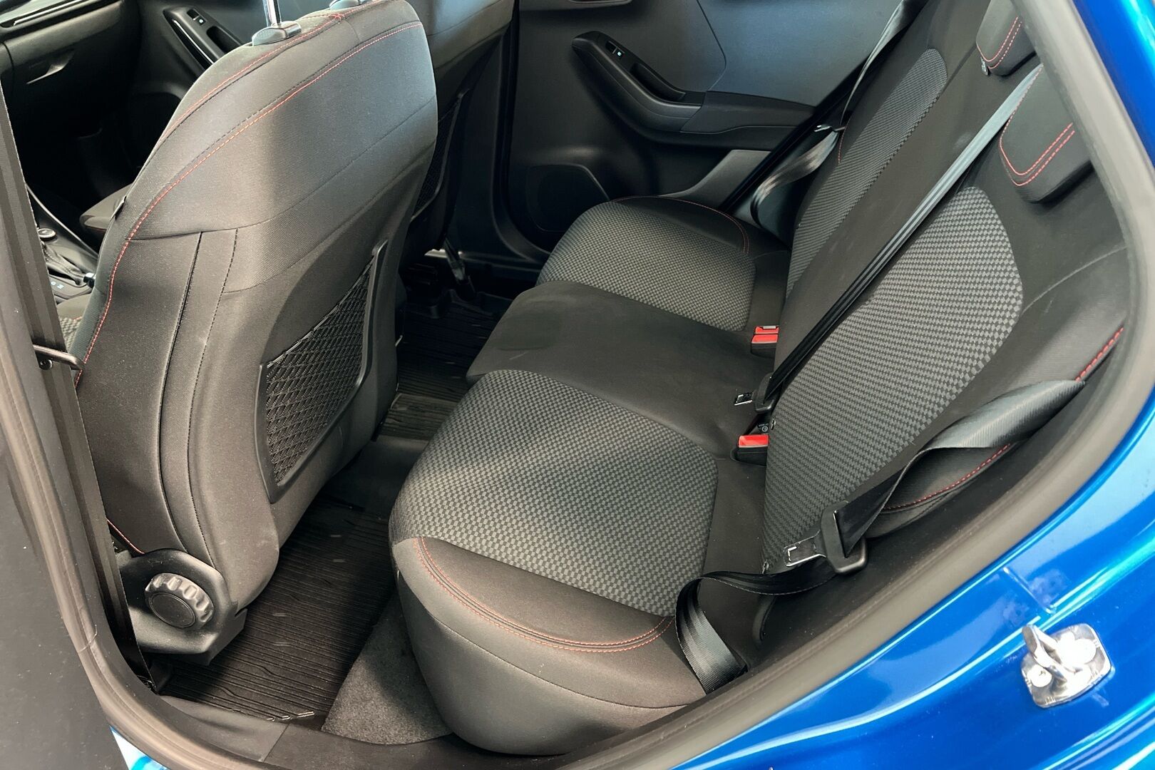 Ford Puma iso kuva 8