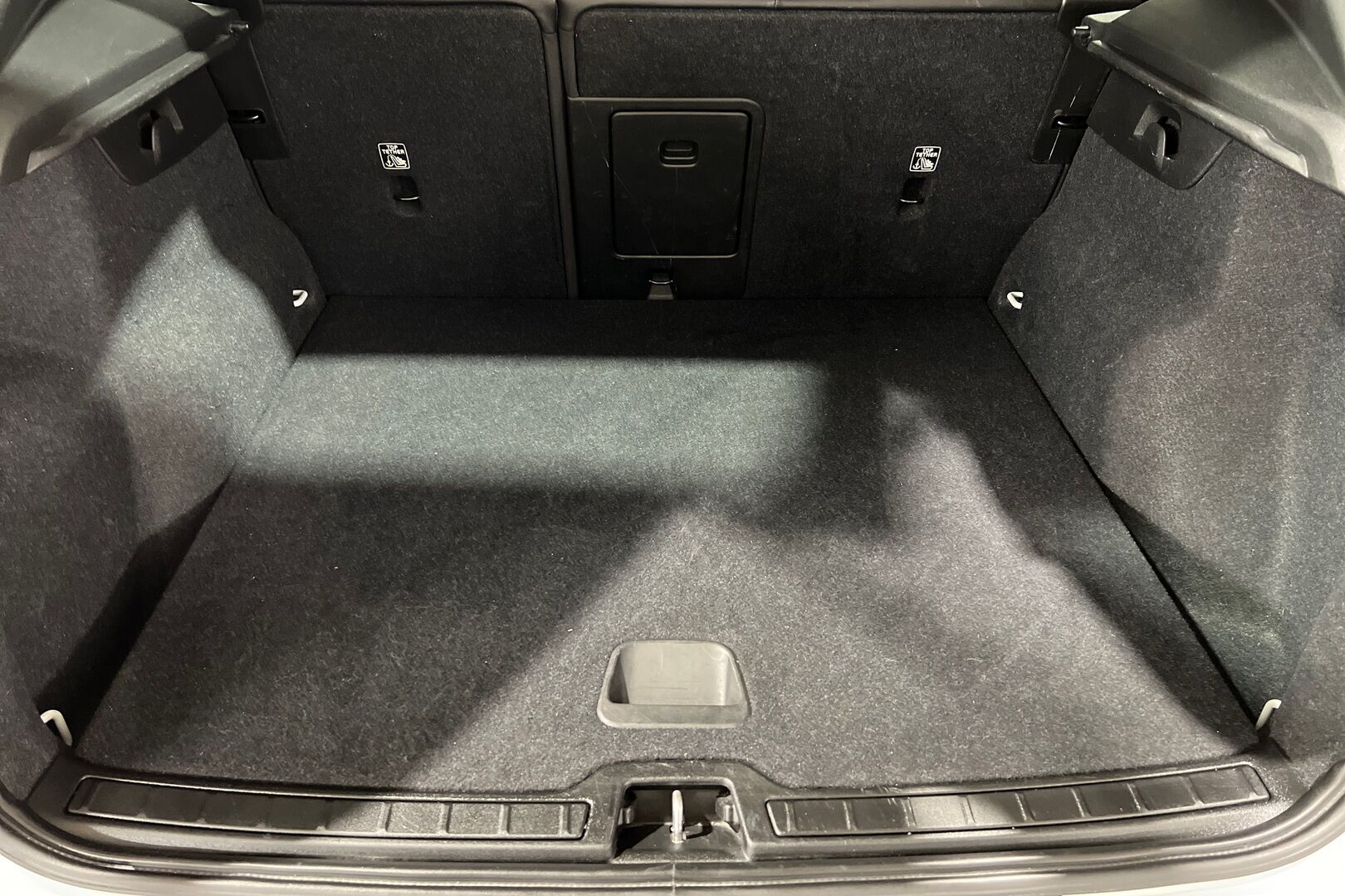 Volvo XC40 iso kuva 10