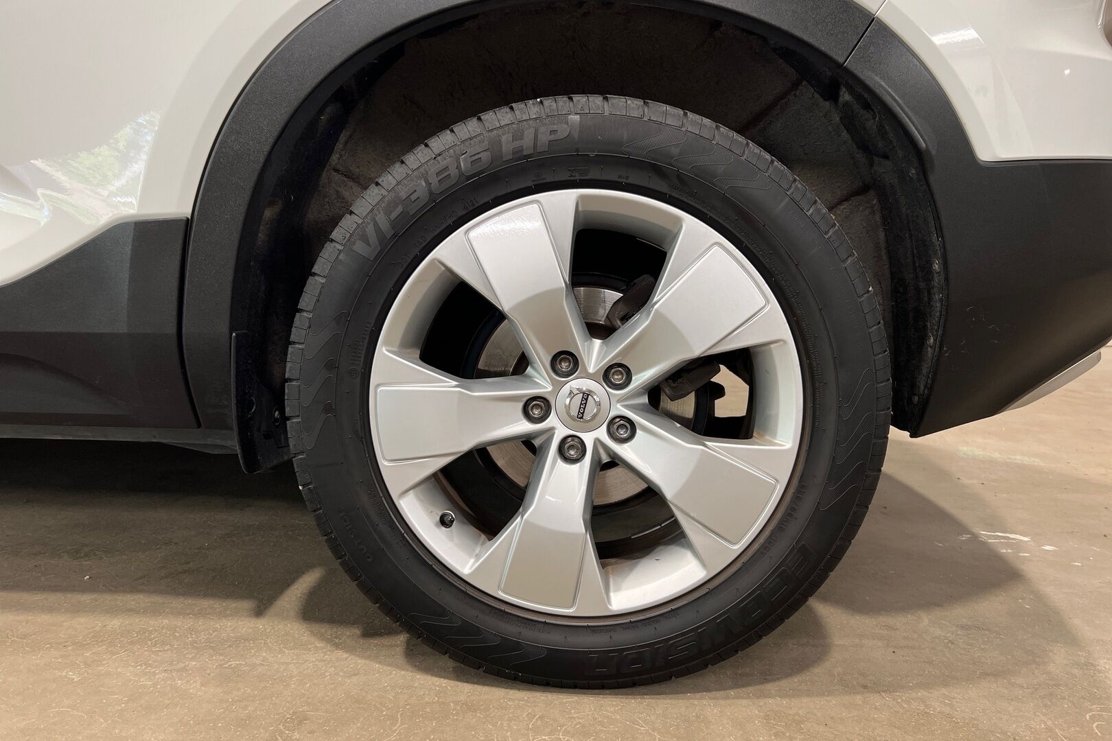 Volvo XC40 iso kuva 11