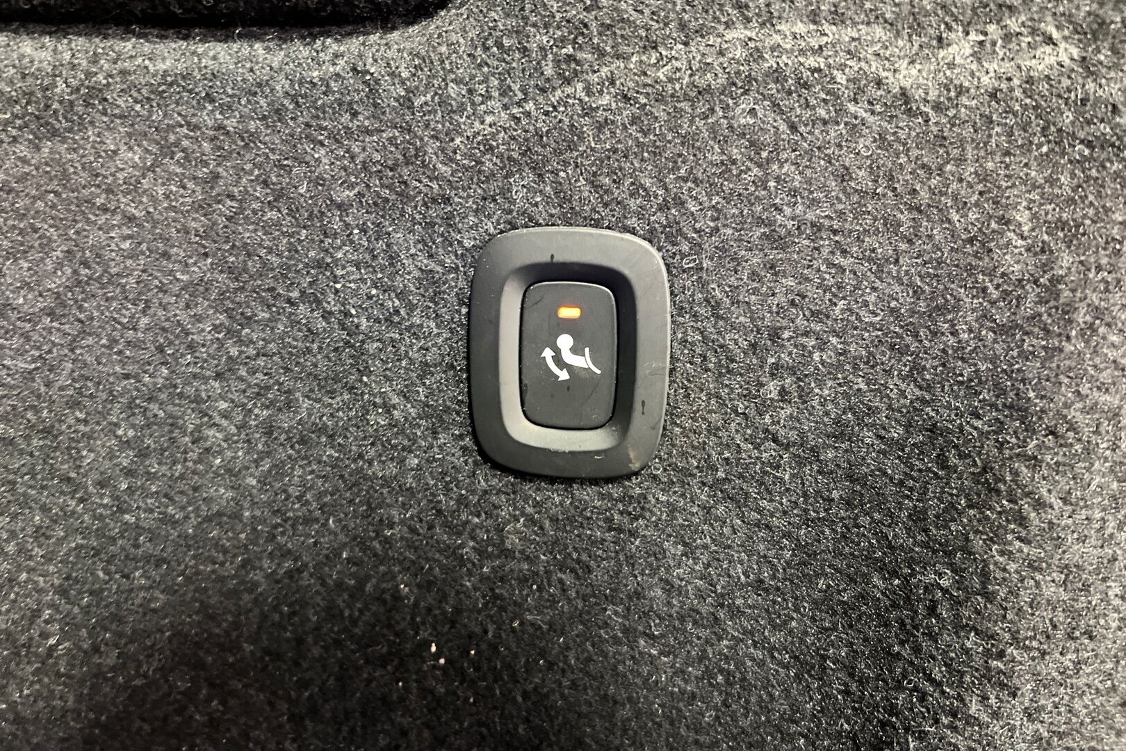 Volvo XC40 iso kuva 12