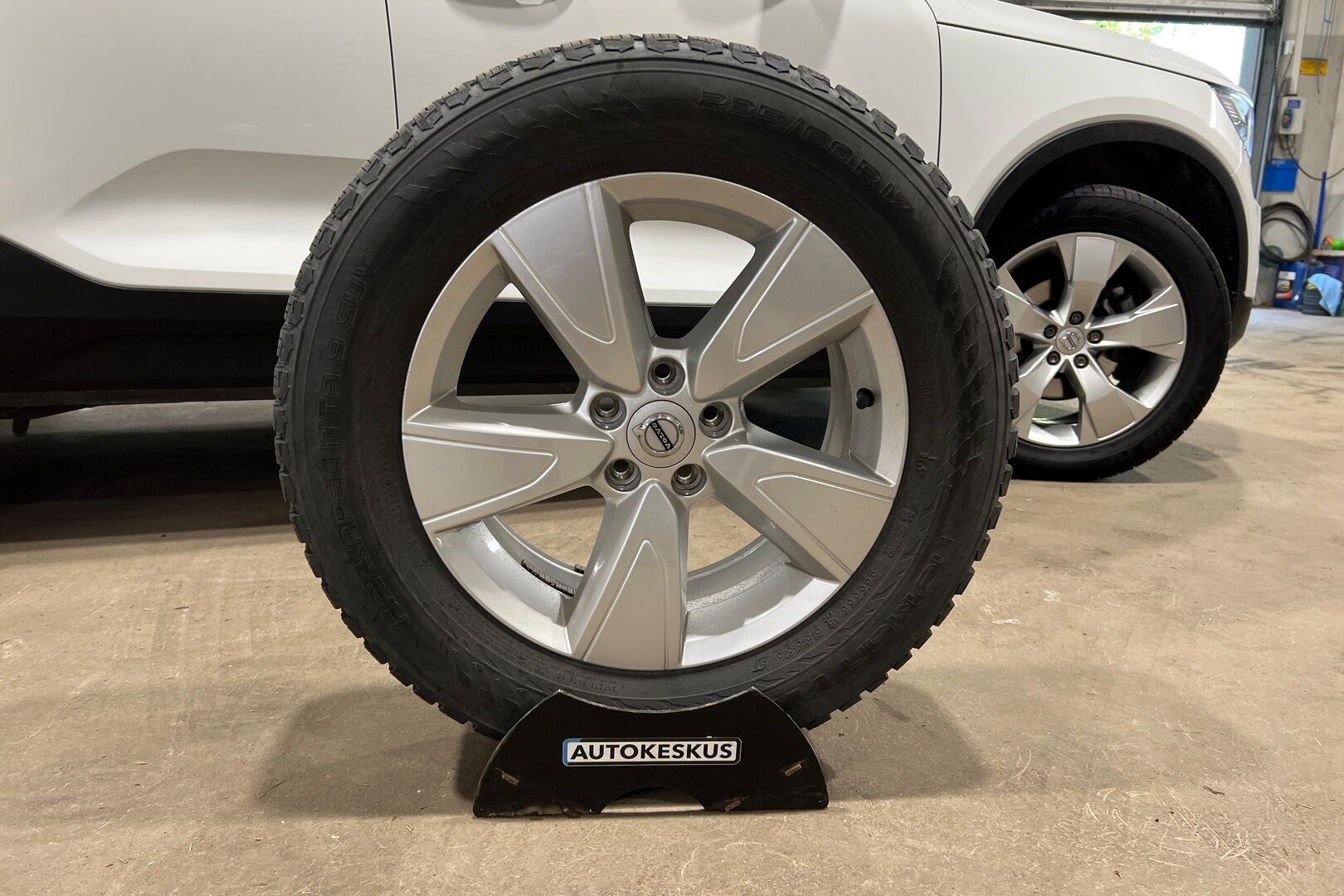 Volvo XC40 iso kuva 8