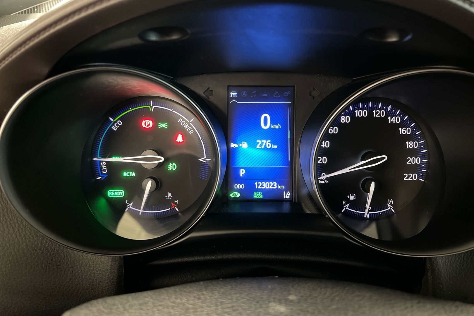 Toyota C-HR iso kuva 10