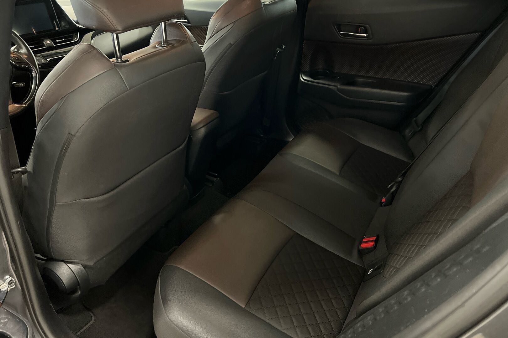 Toyota C-HR iso kuva 17