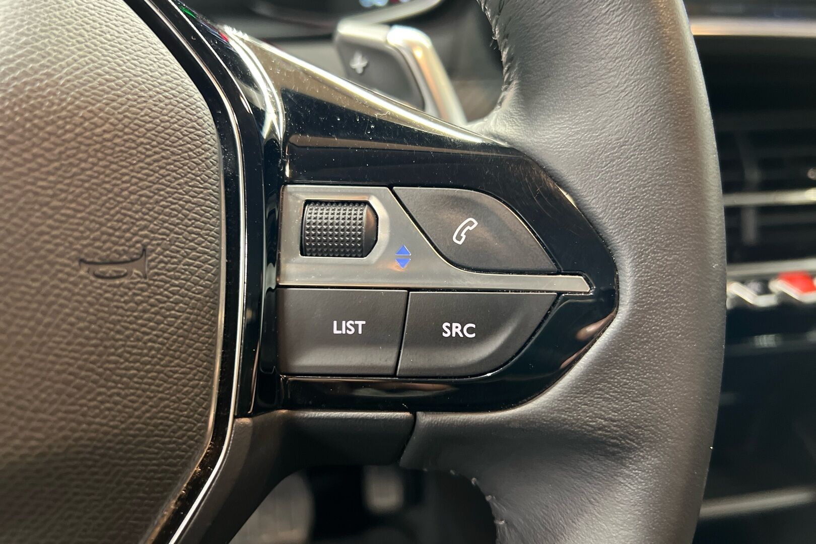 Peugeot 2008 iso kuva 13