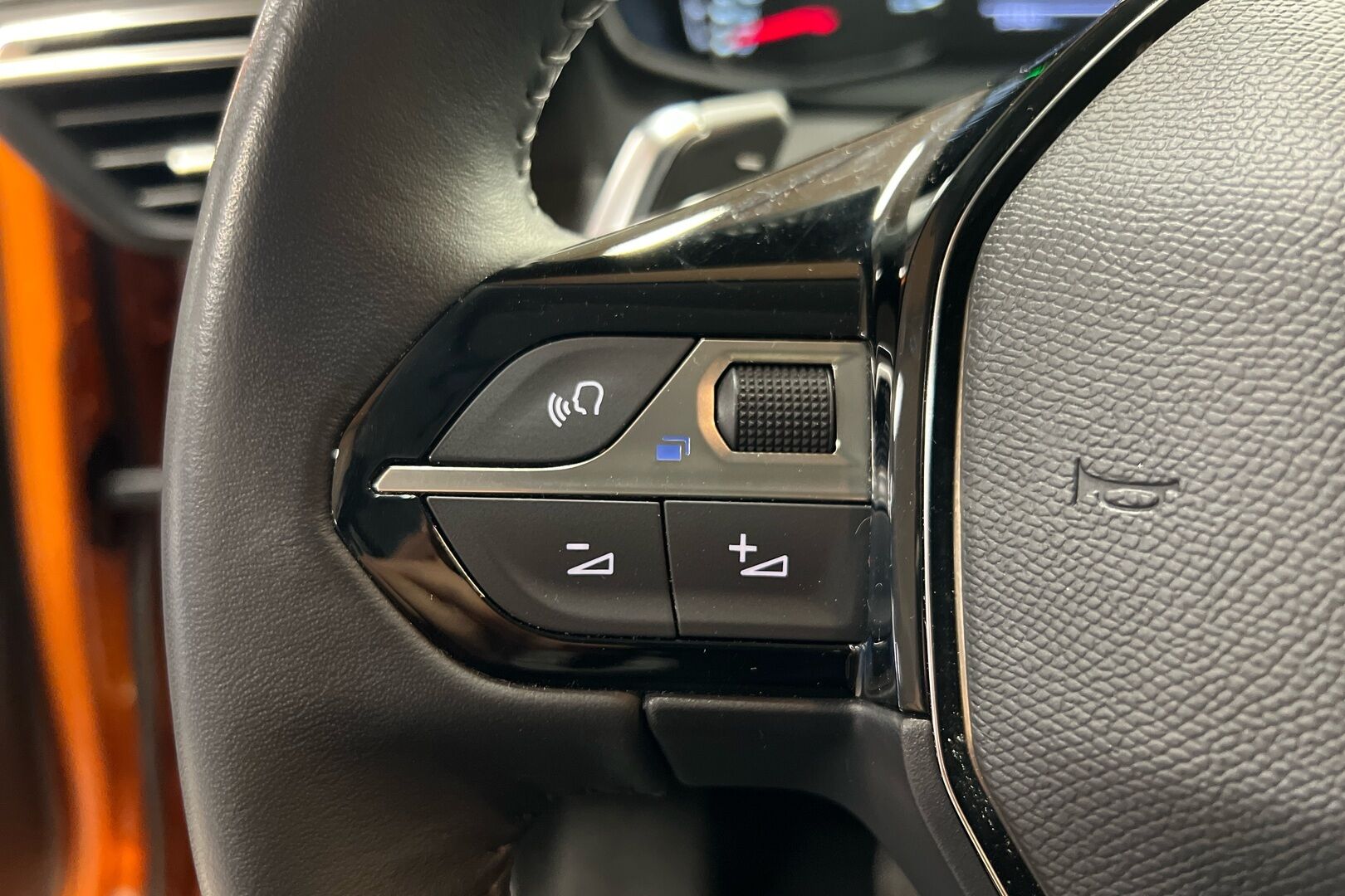 Peugeot 2008 iso kuva 14