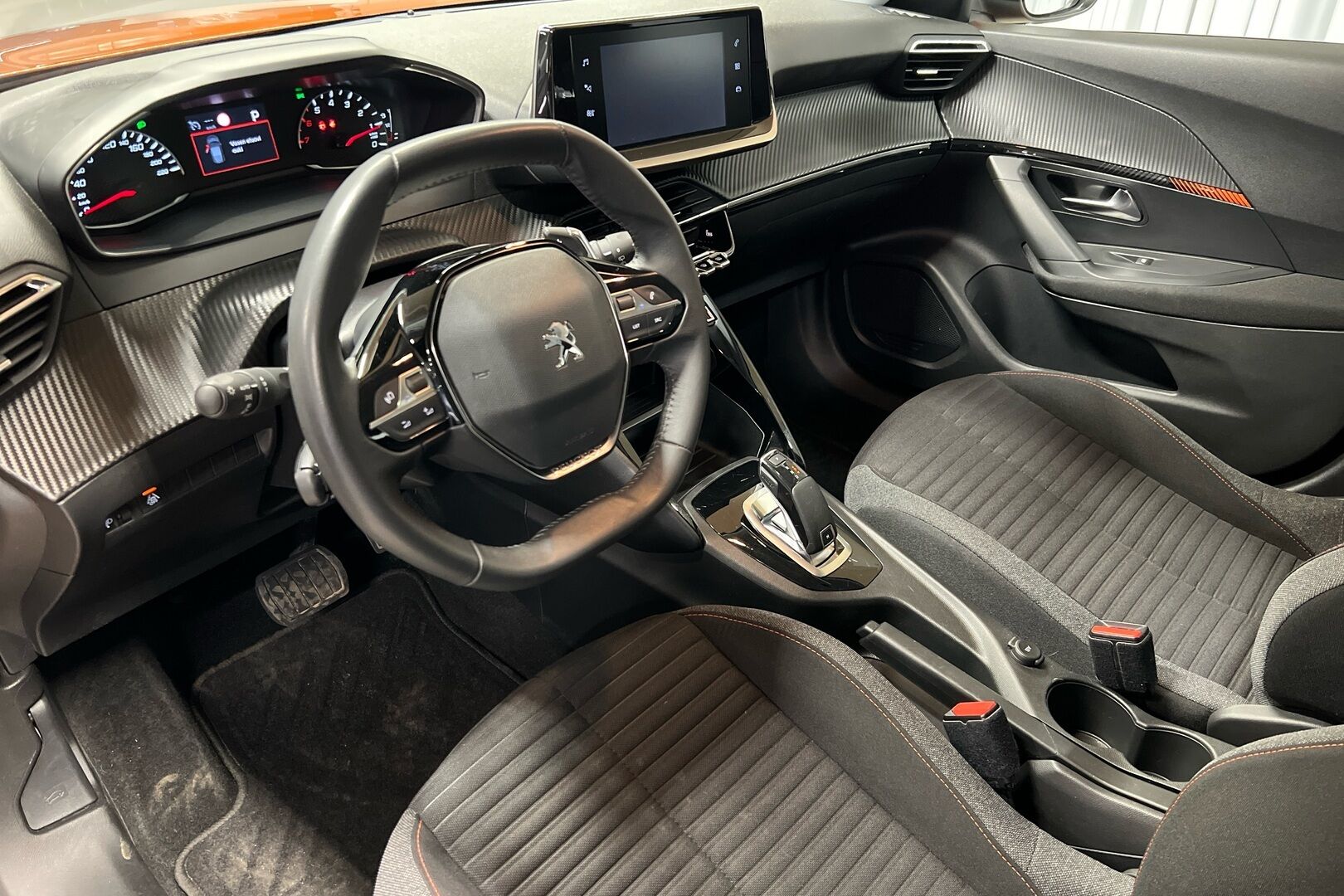 Peugeot 2008 iso kuva 6