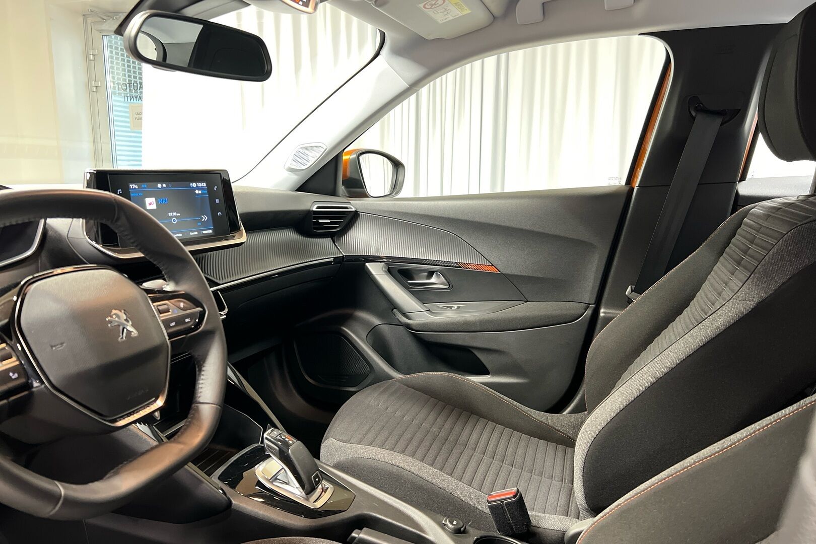 Peugeot 2008 iso kuva 7