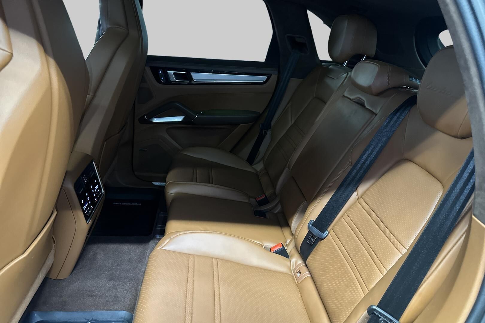 Porsche Cayenne iso kuva 10