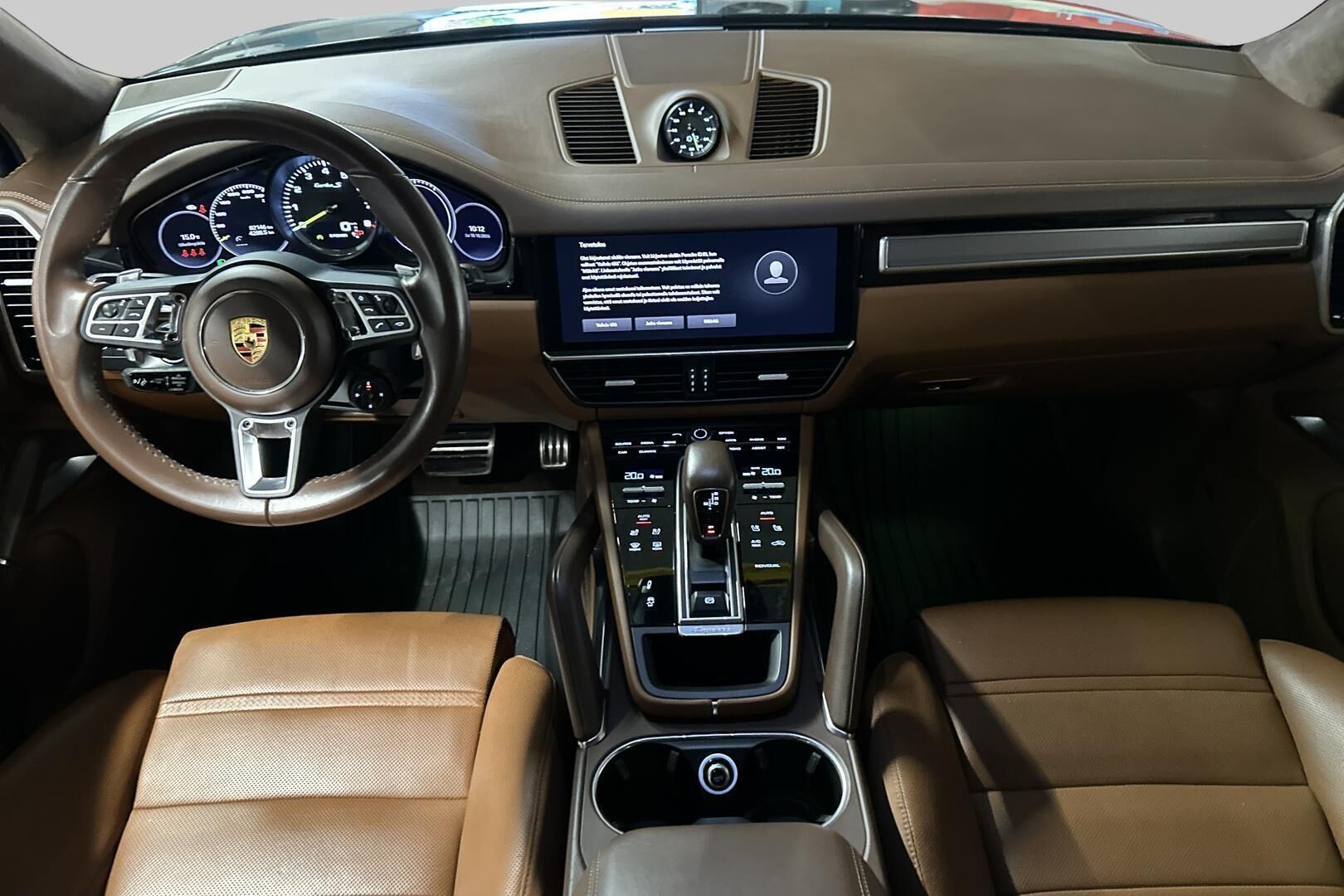 Porsche Cayenne iso kuva 11