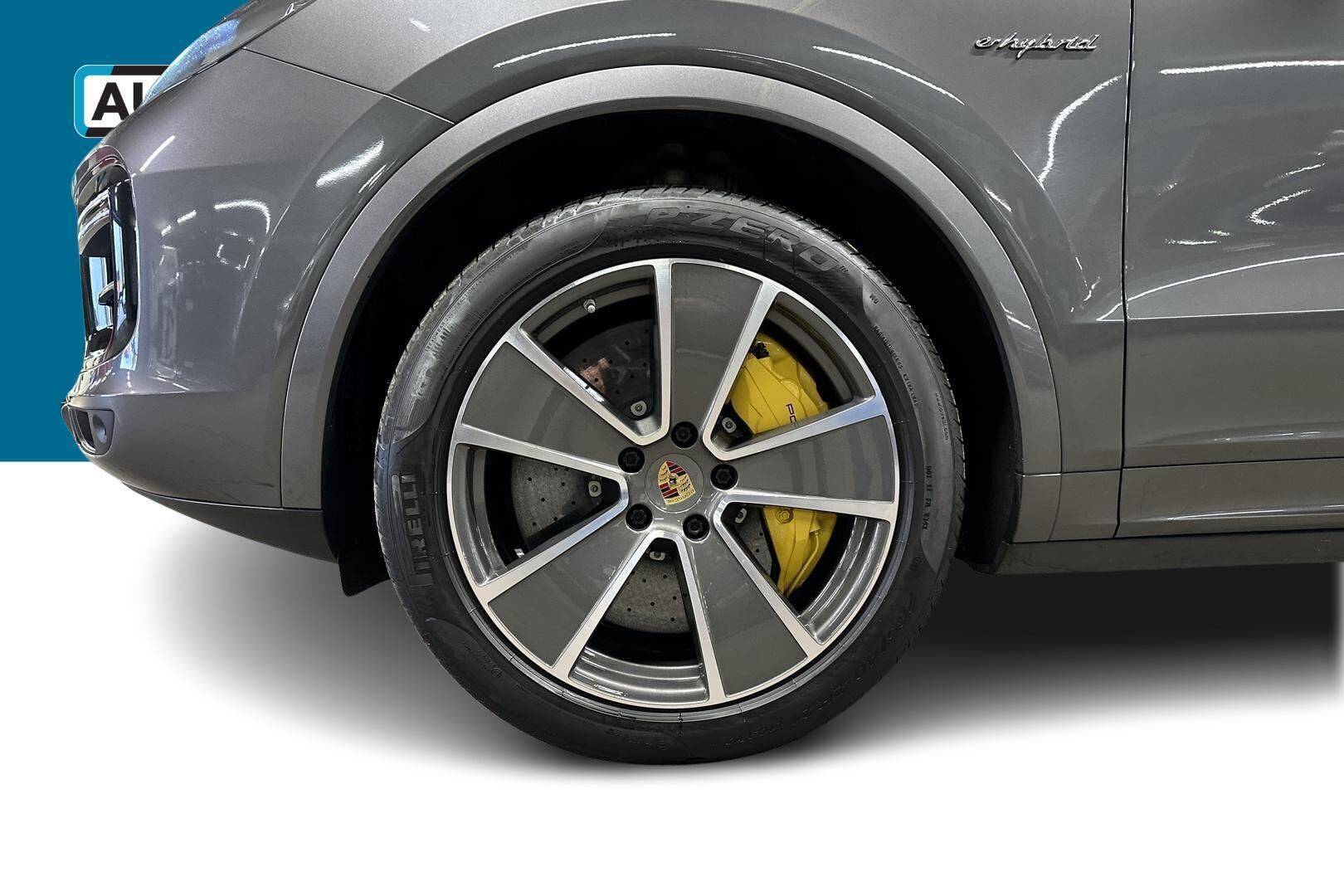 Porsche Cayenne iso kuva 13