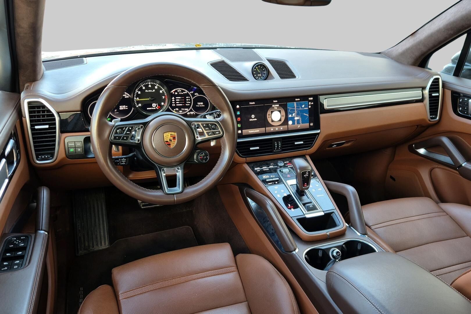 Porsche Cayenne iso kuva 2