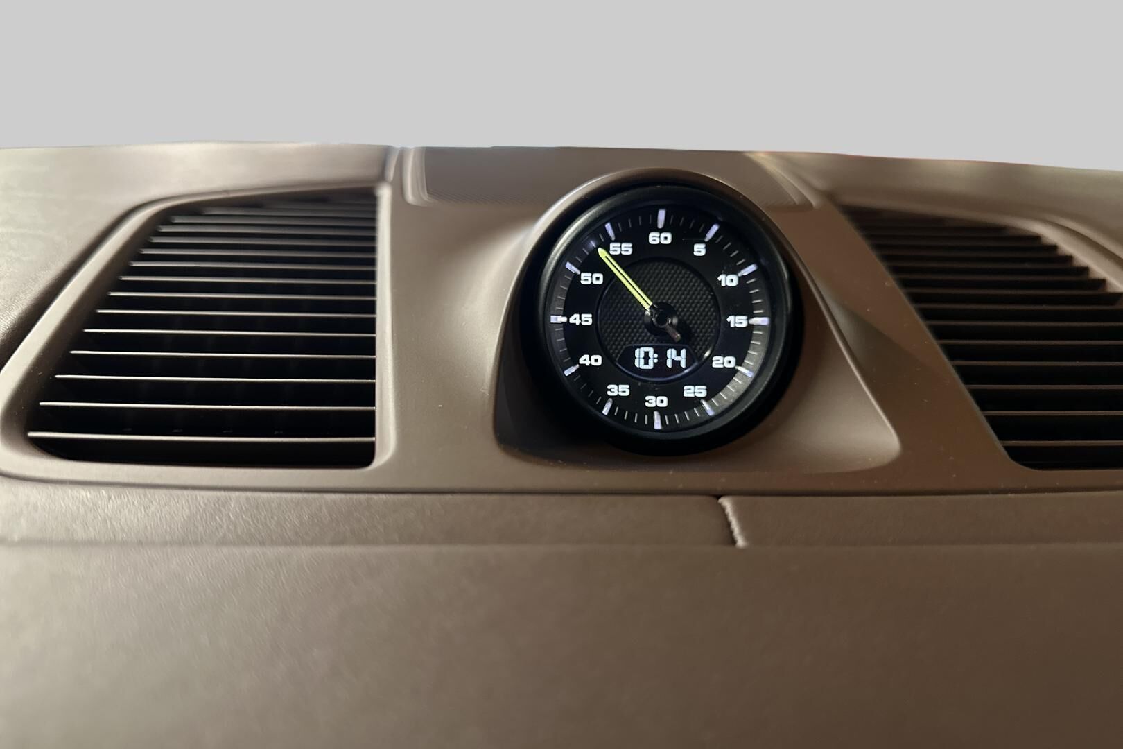 Porsche Cayenne iso kuva 24