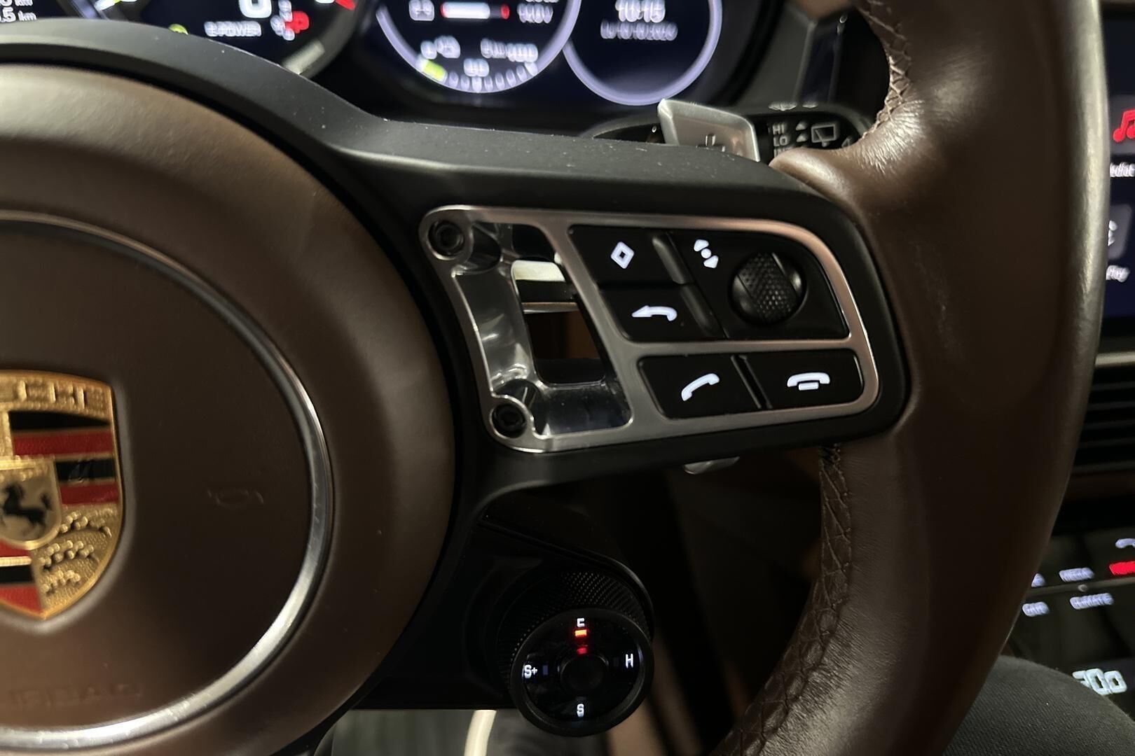 Porsche Cayenne iso kuva 27