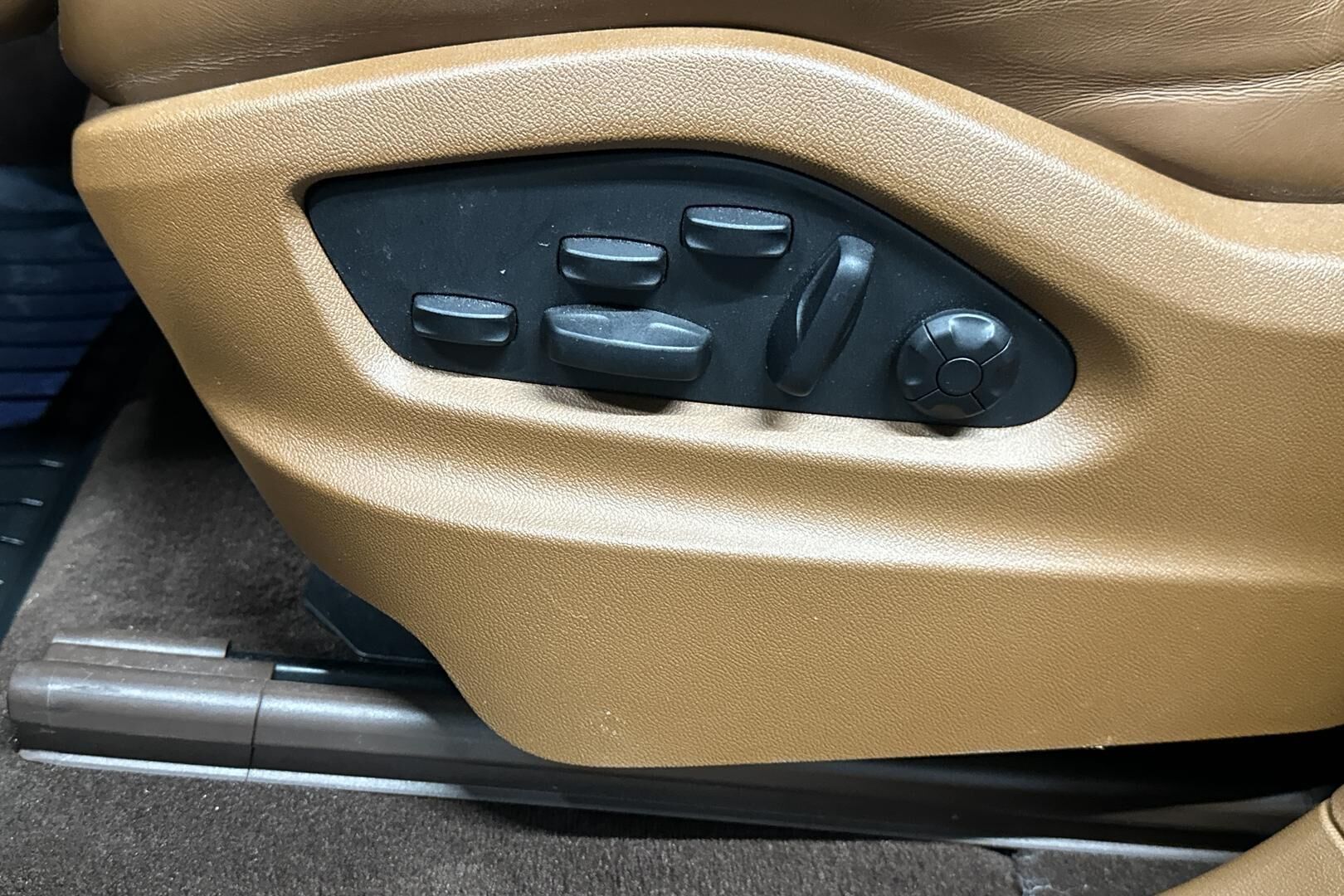 Porsche Cayenne iso kuva 32
