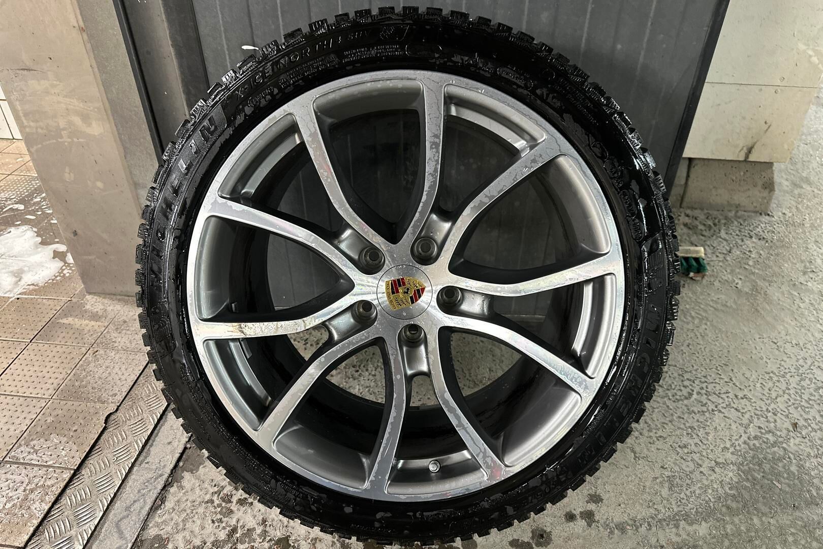 Porsche Cayenne iso kuva 35