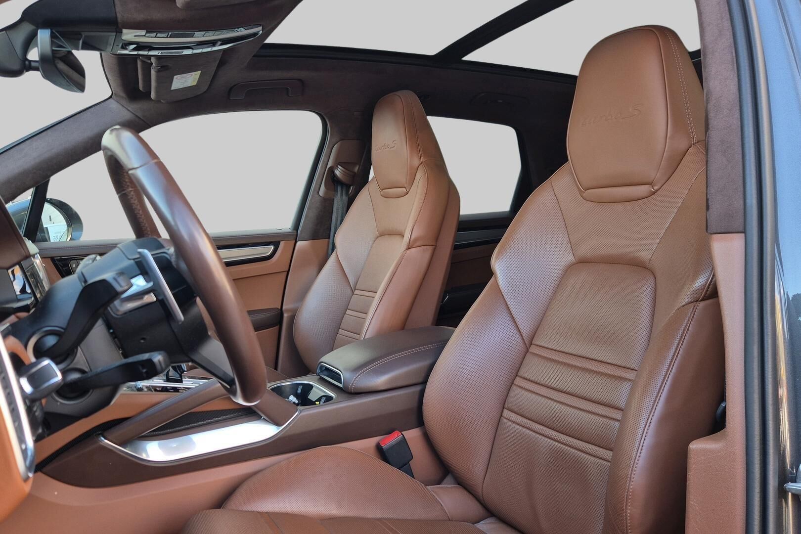 Porsche Cayenne iso kuva 5