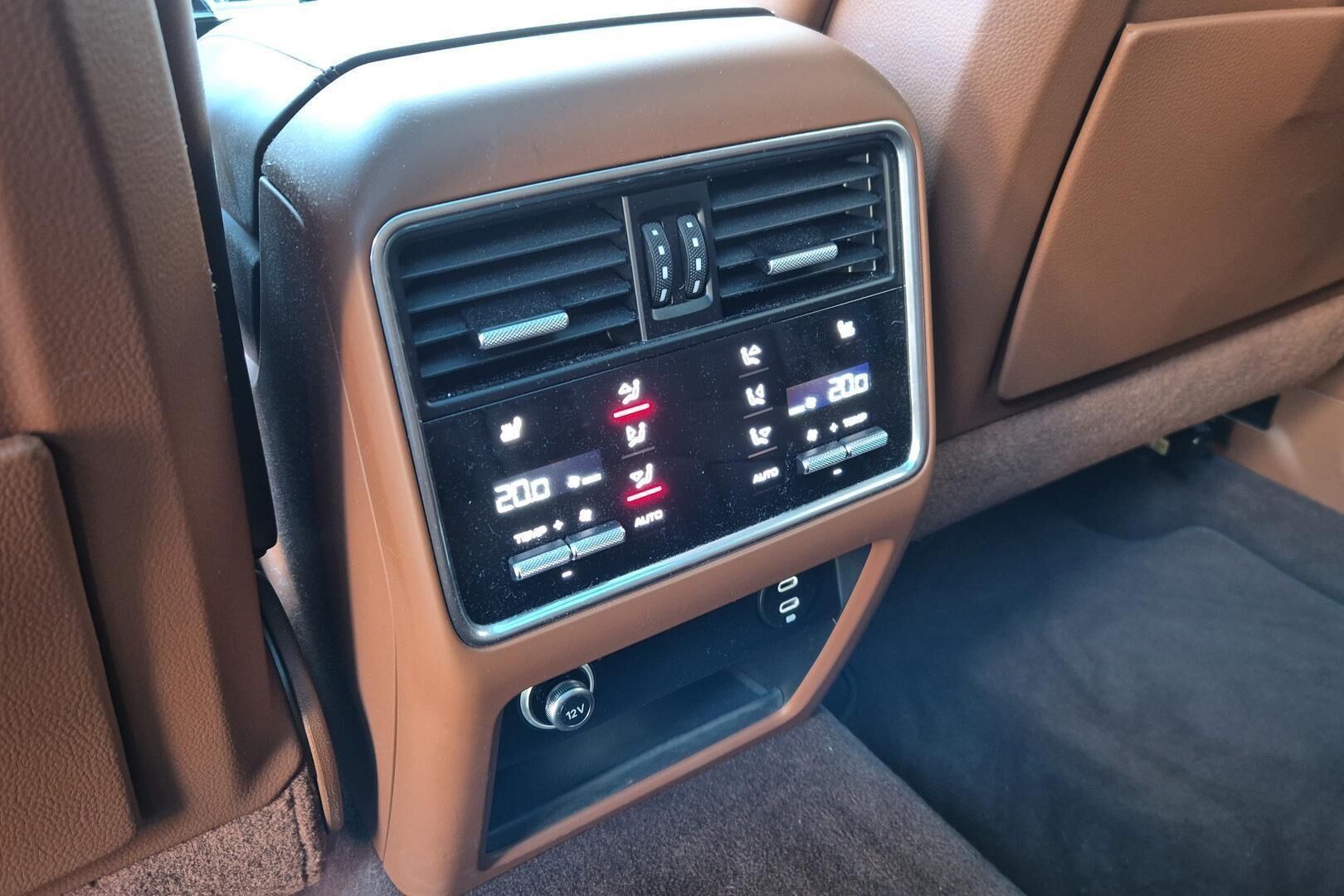 Porsche Cayenne iso kuva 7