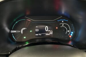 Dacia Spring esikatselu 13