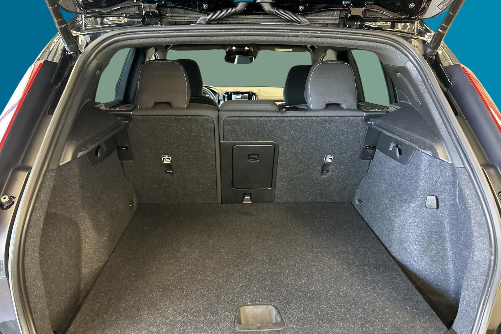 Volvo XC40 iso kuva 12