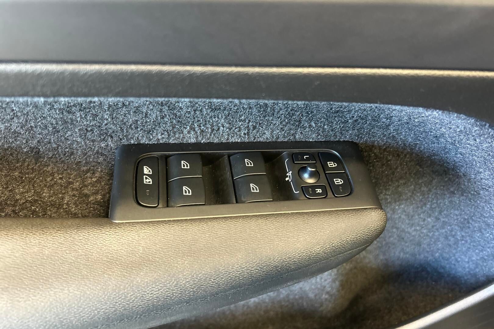 Volvo XC40 iso kuva 15